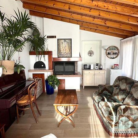 Apartament Acero Rosso Fontane  Zewnętrze zdjęcie